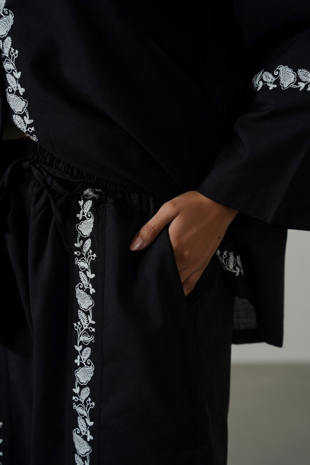 BLACK BRODERIE STRAIGHT PANTS