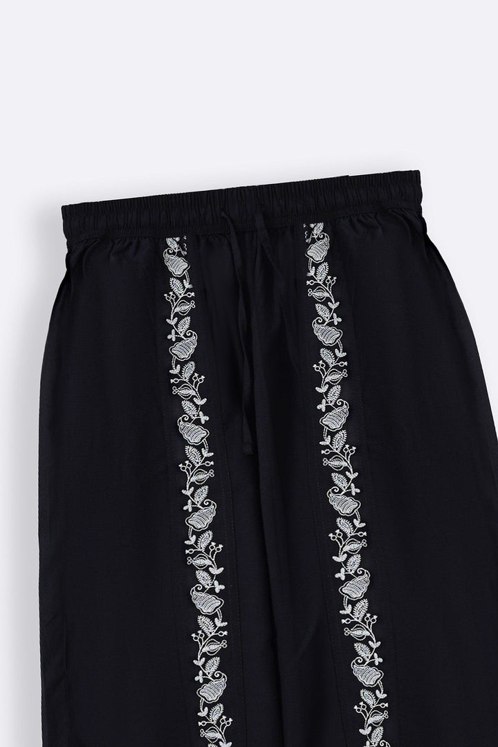 BLACK BRODERIE STRAIGHT PANTS