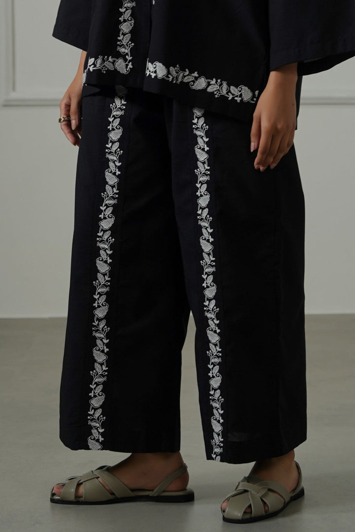 BLACK BRODERIE STRAIGHT PANTS