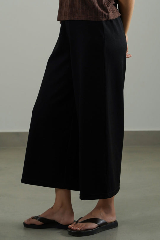 BLACK COMFY WIDE TROUSERS