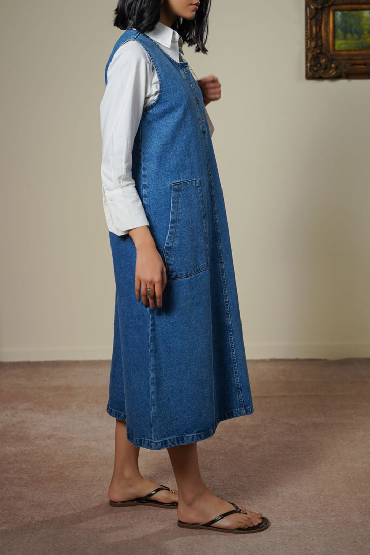 MID BLUE FARMHOUSE DENIM DRESS