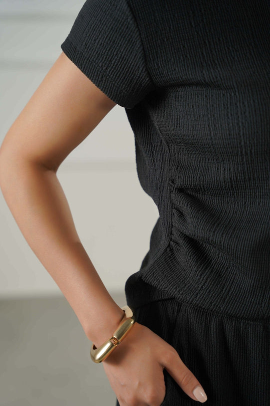 BLACK PLEATED WAIST TEE