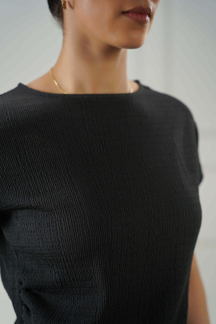 BLACK PLEATED WAIST TEE