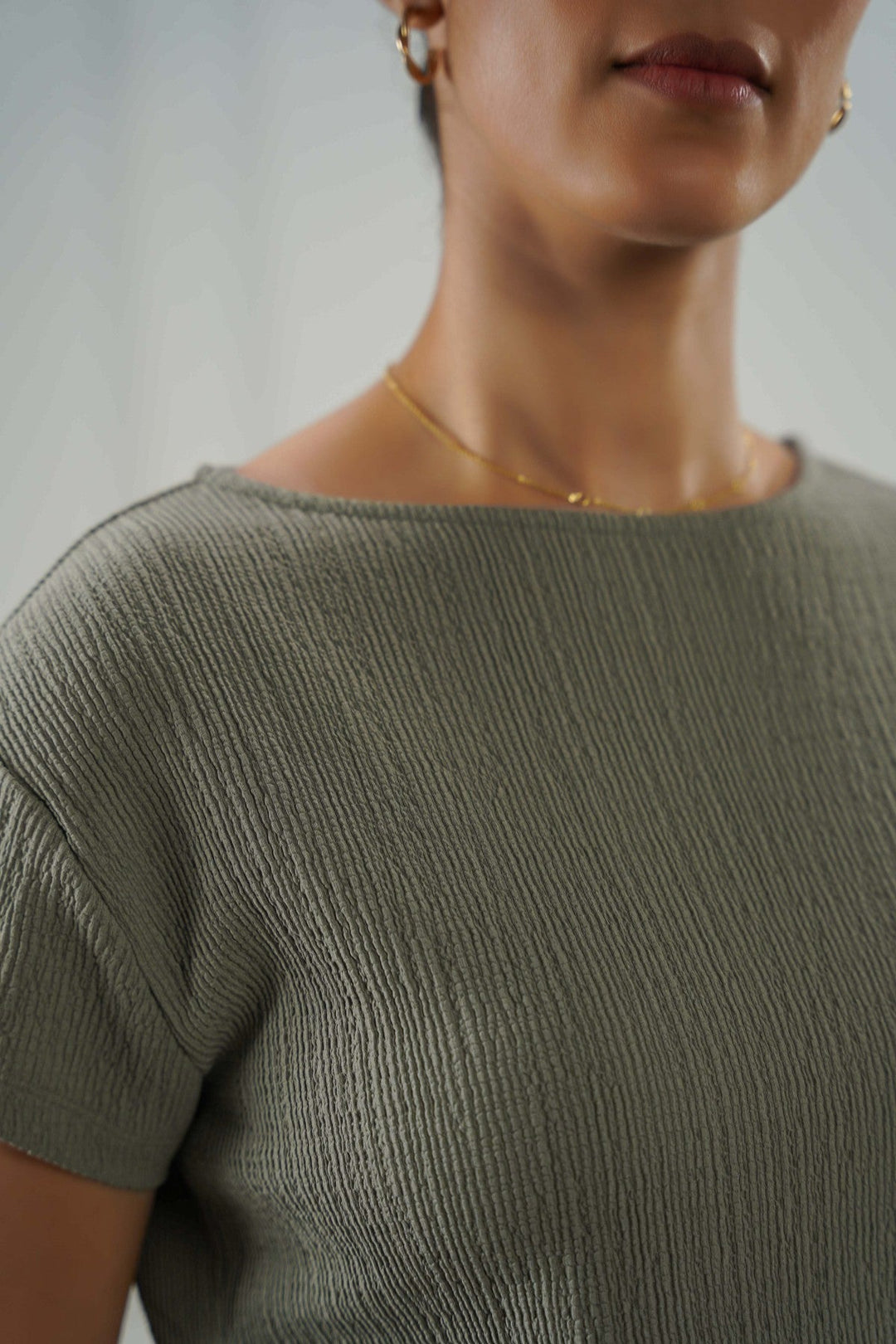 OLIVE PLEATED WAIST TEE