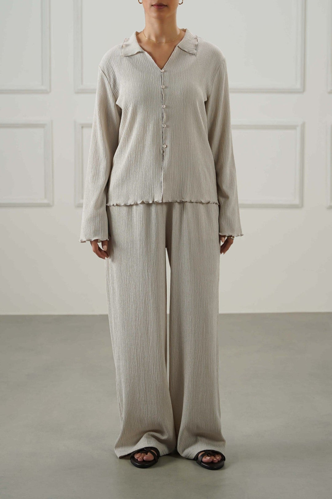 IVORY CRINKLE KNIT BUTTON-DOWN