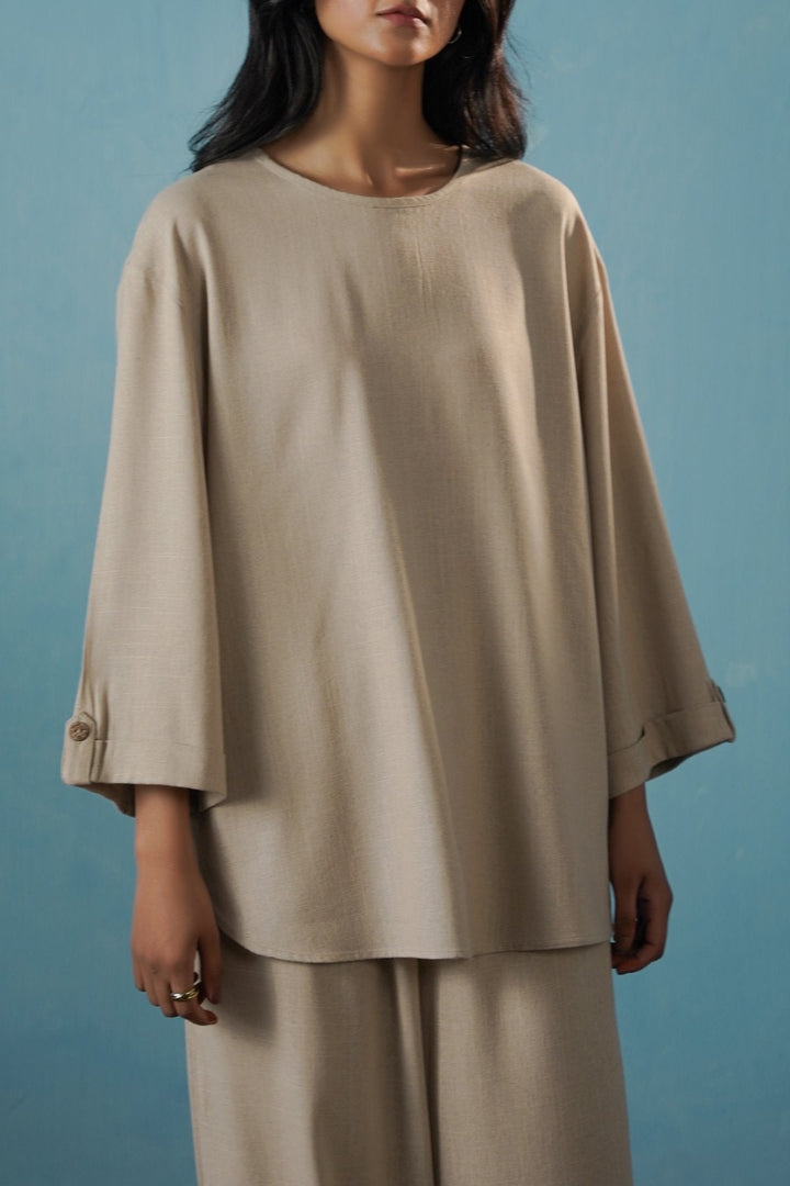 BEIGE EVERYDAY BACK BUTTON BLOUSE