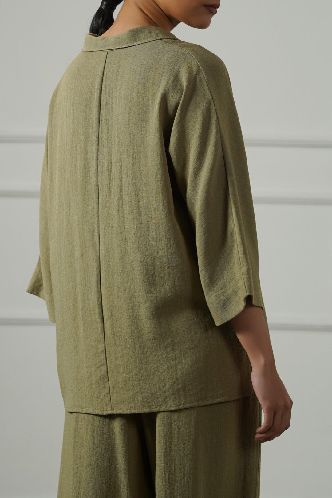 OLIVE PULLOVER SAFARI BLOUSE