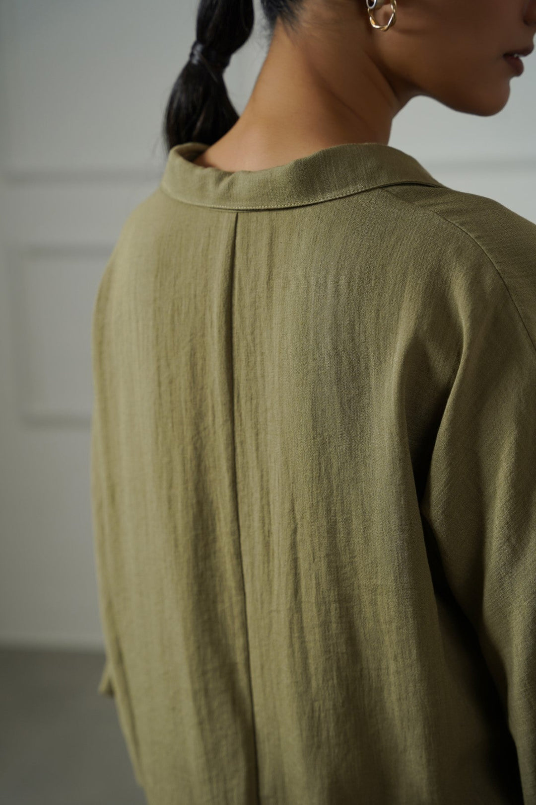 OLIVE PULLOVER SAFARI BLOUSE