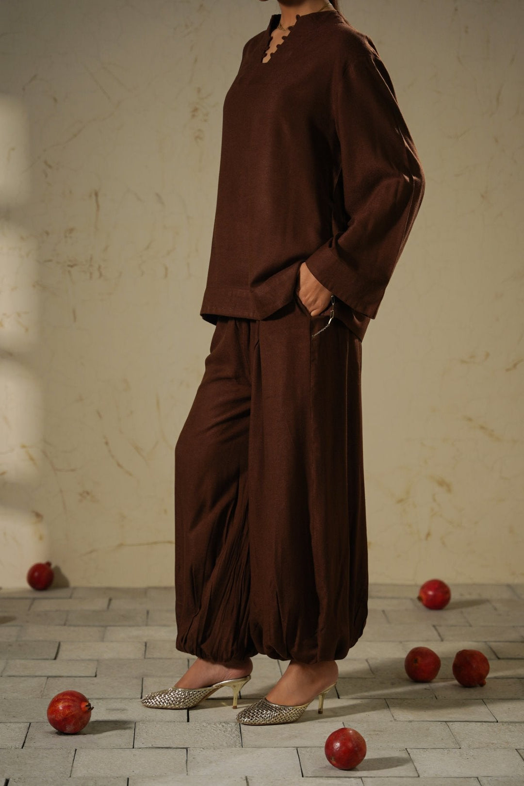 BROWN SLOUCHY V-NECK BLOUSE