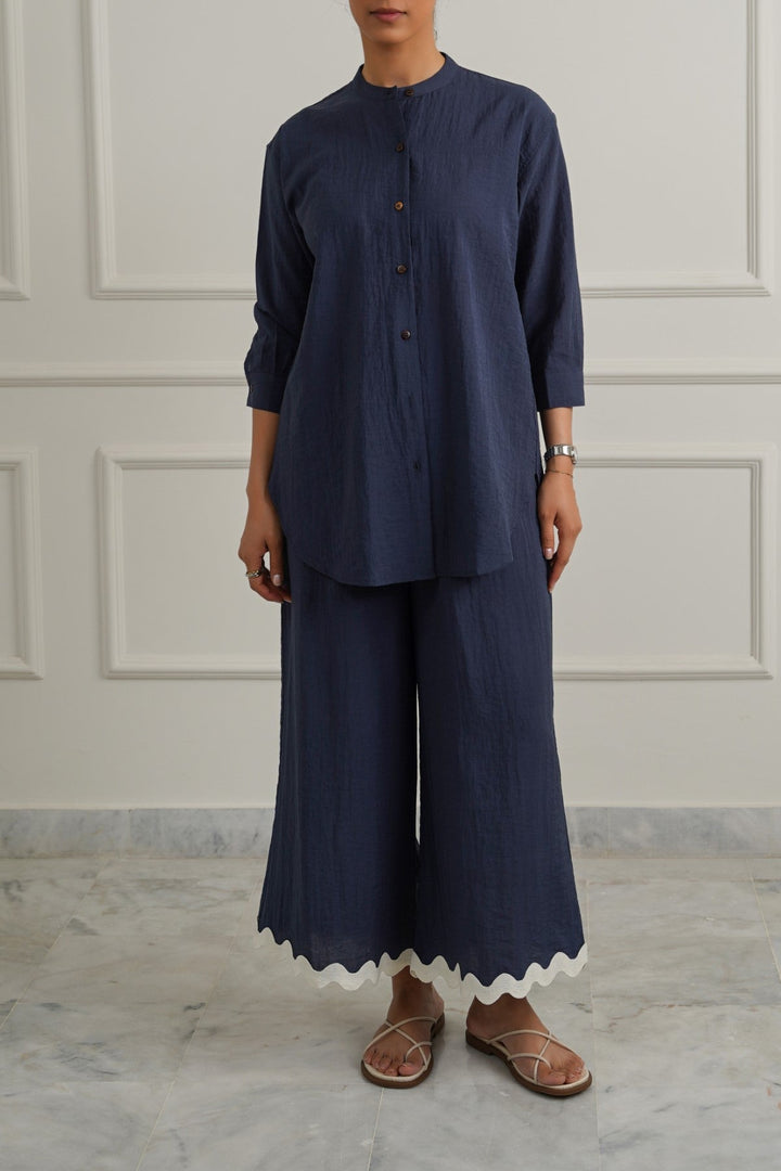 NAVY ESSENTIAL BREEZE SHIRT