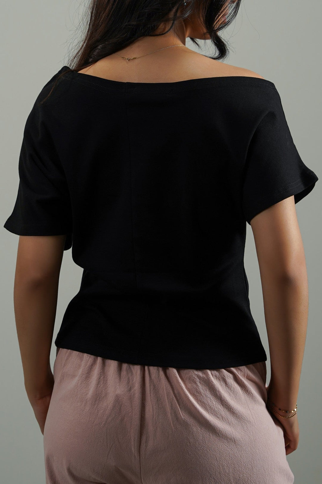BARE SHOULDER TEE