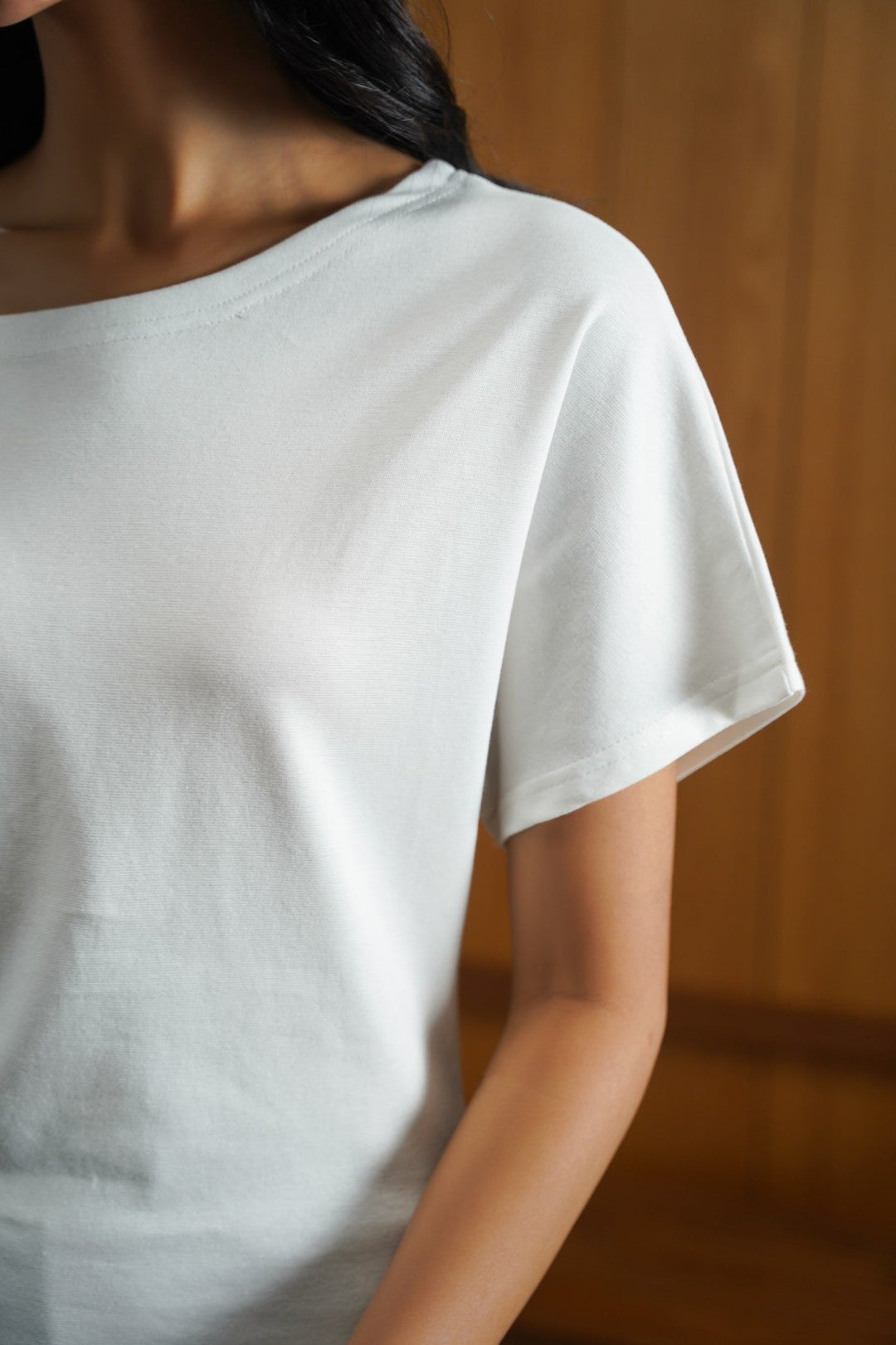 BARE SHOULDER TEE