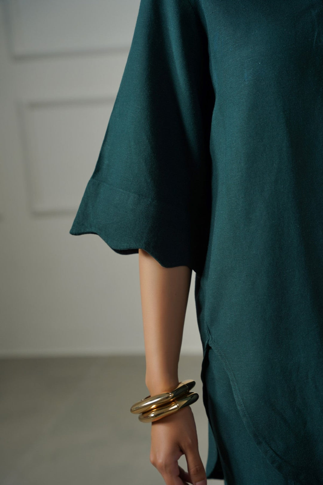 FOREST GREEN LINEN BLEND SCALLOP SHIRT
