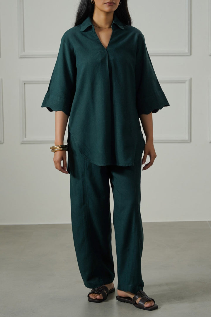 FOREST GREEN LINEN BLEND SCALLOP SHIRT