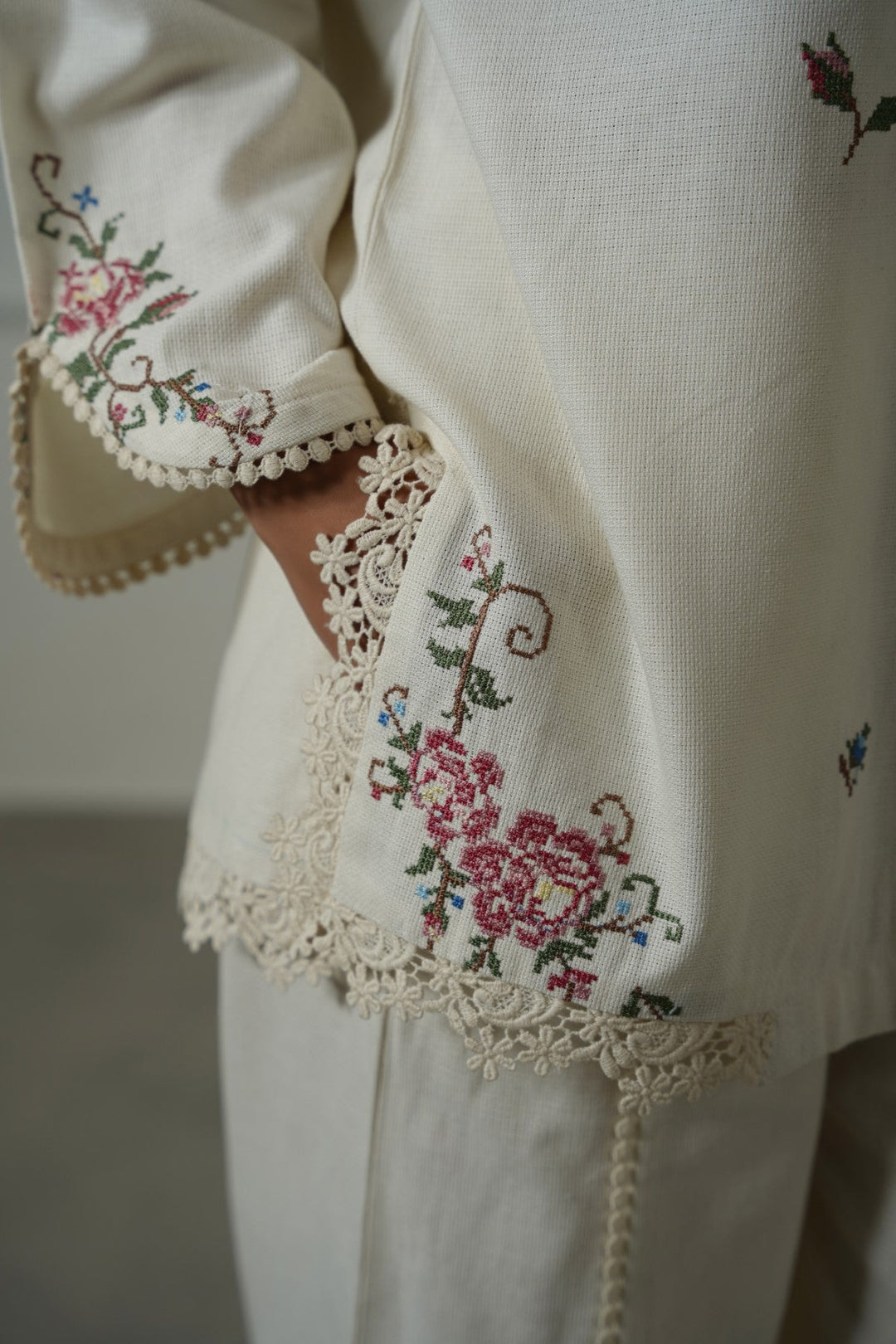 ECRU COTTON LACE ROSE SHIRT