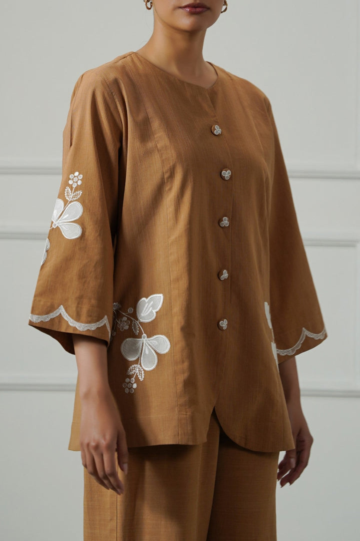 OCHRE BROWN CLOVER APPLIQUE TOP