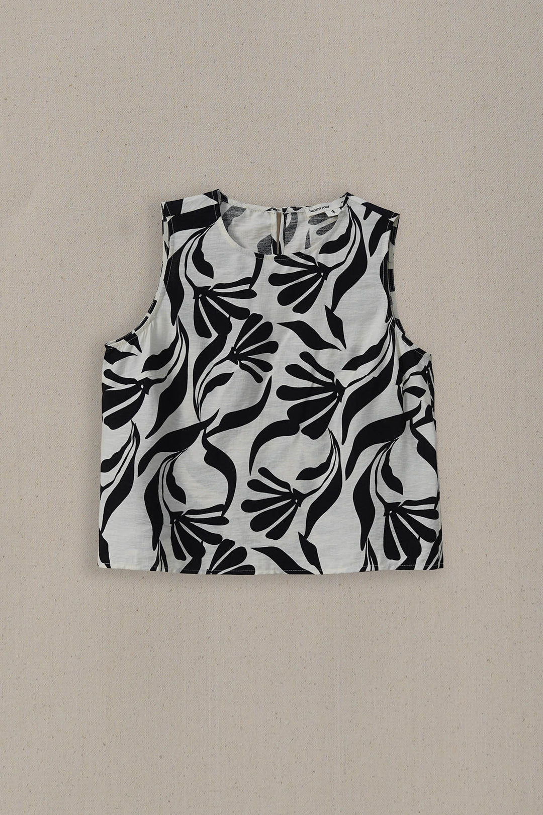 BLACK WHITE TROPIC FLOW TOP