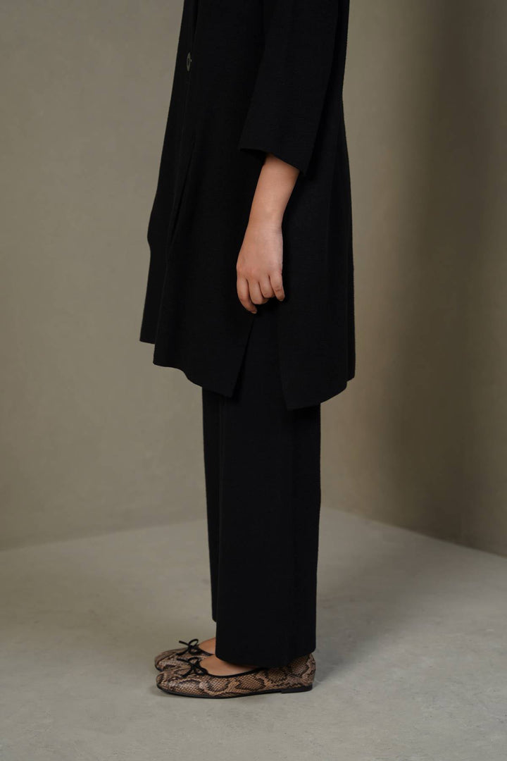 BLACK STRAIGHT PANTS