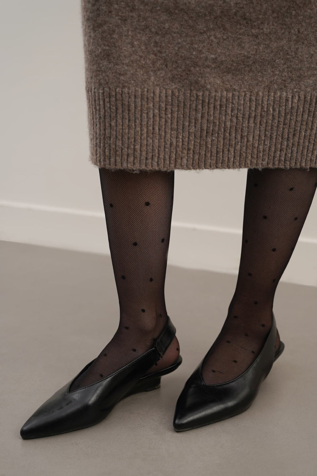 BLACK MESH DOT STOCKINGS