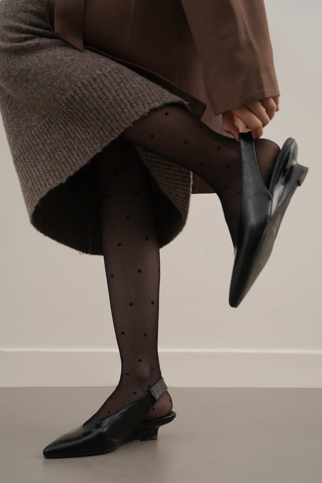 BLACK MESH DOT STOCKINGS