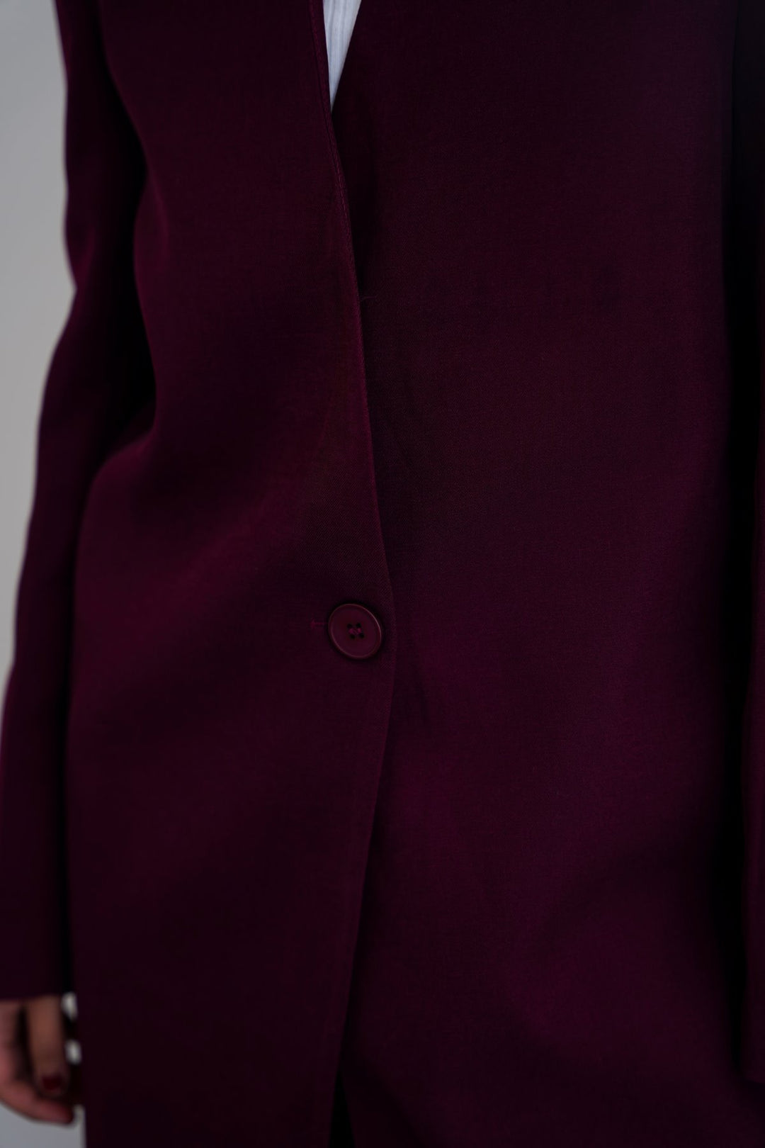 BURGUNDY COLLARLESS BLAZER