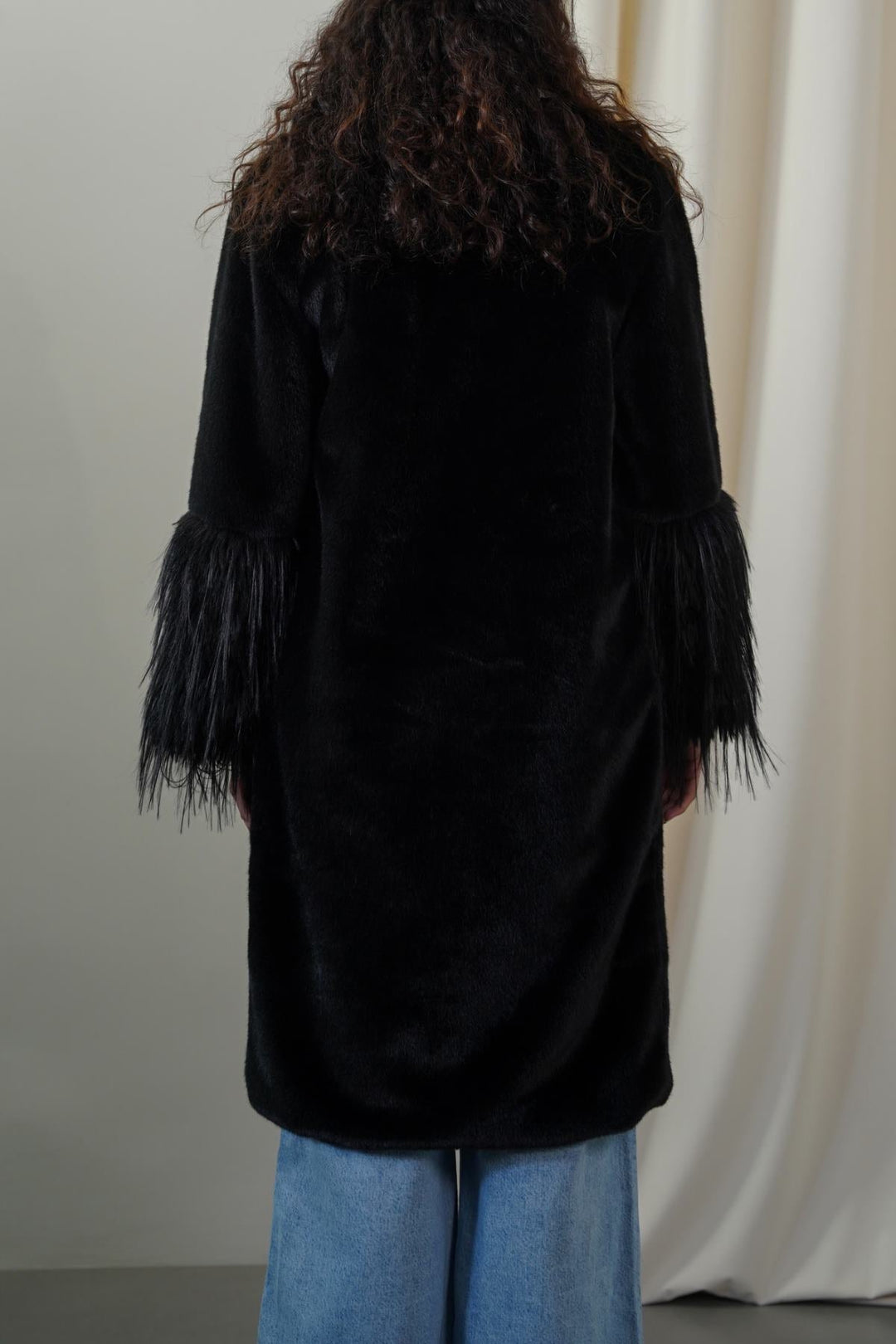 BLACK LONGLINE FEATHERED FUR COAT