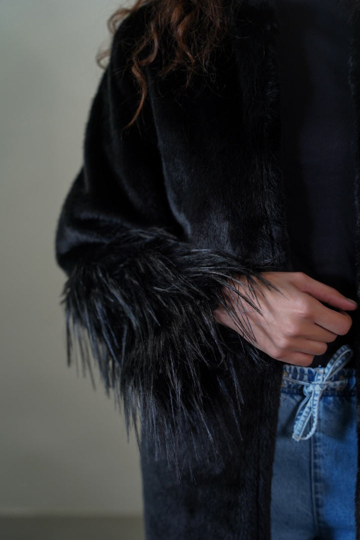BLACK LONGLINE FEATHERED FUR COAT