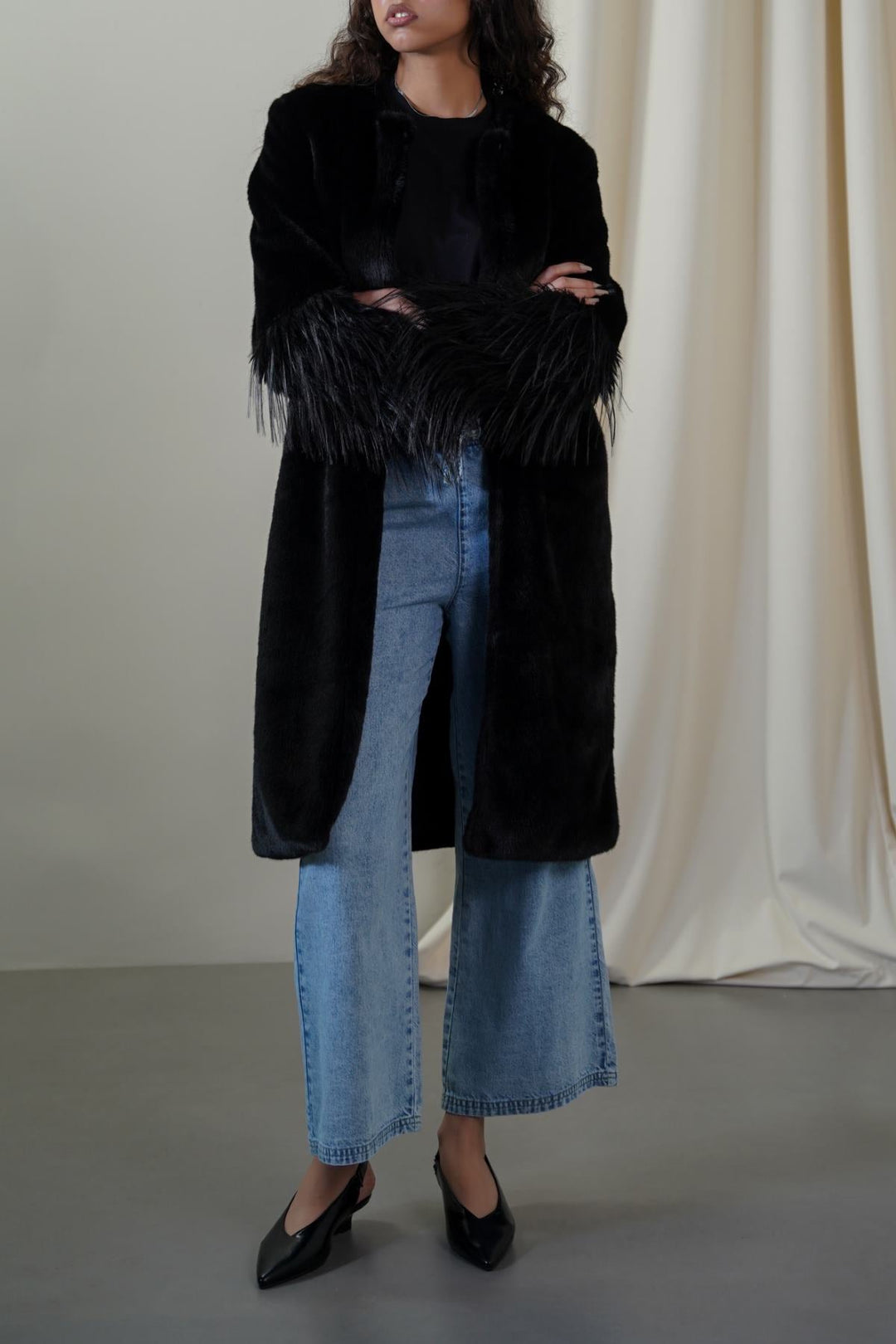BLACK LONGLINE FEATHERED FUR COAT