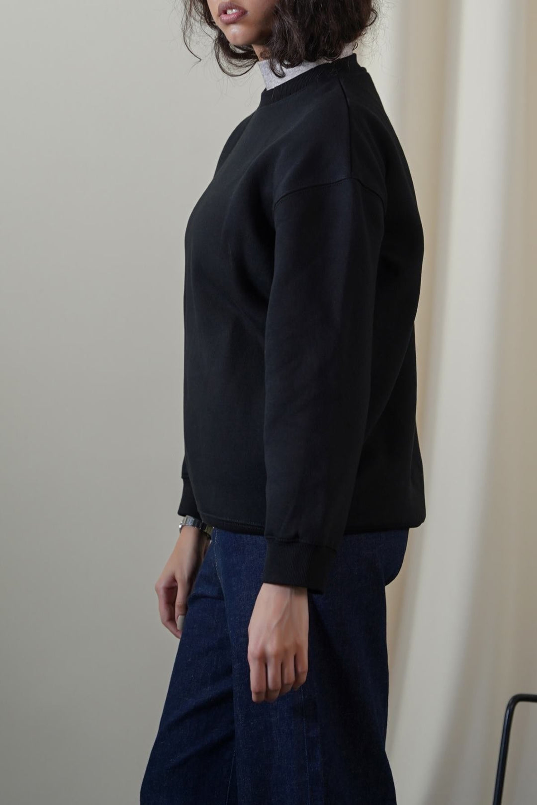 BLACK CLASSIC SWEATSHIRT