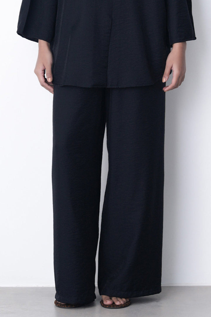 BLACK-FLOWY LONG PANTS