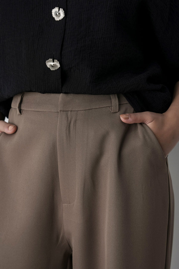 ESSENTIAL TAILORED PANTS