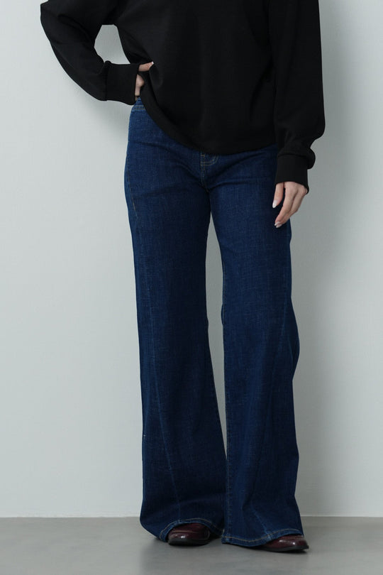 MID-RISE BOOTCUT JEANS