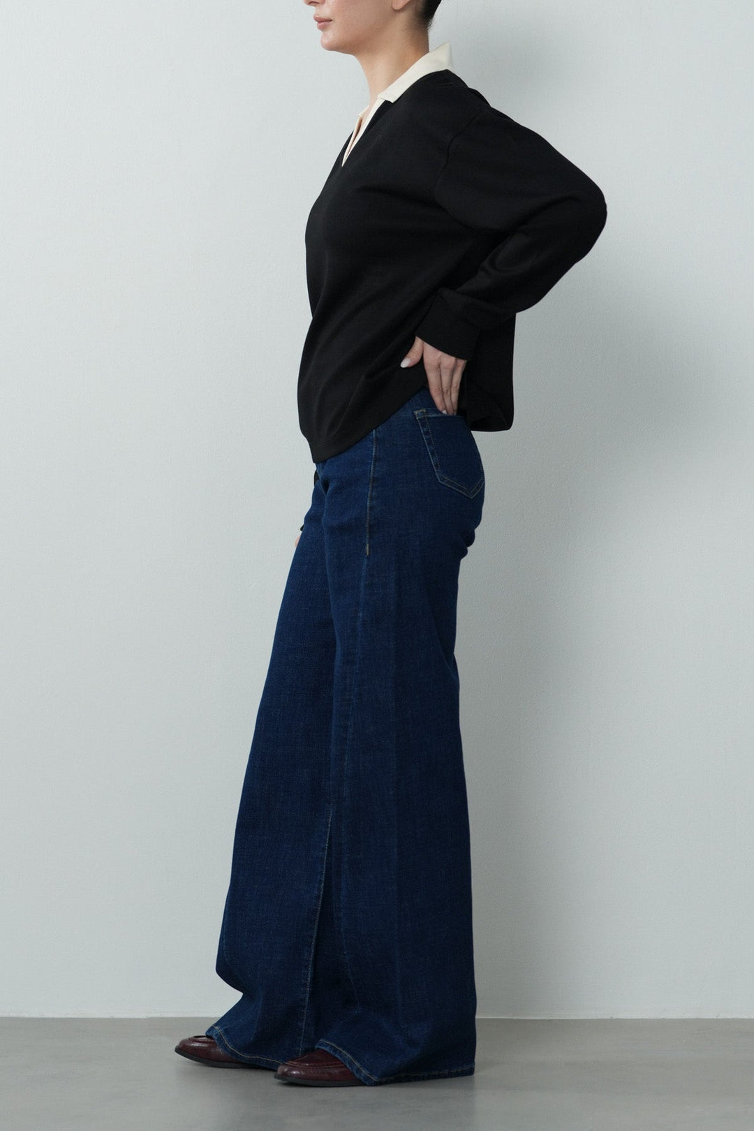 MID-RISE BOOTCUT JEANS
