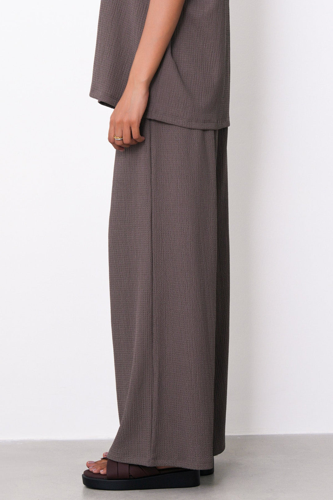 BROWN TEXTURED PANTS