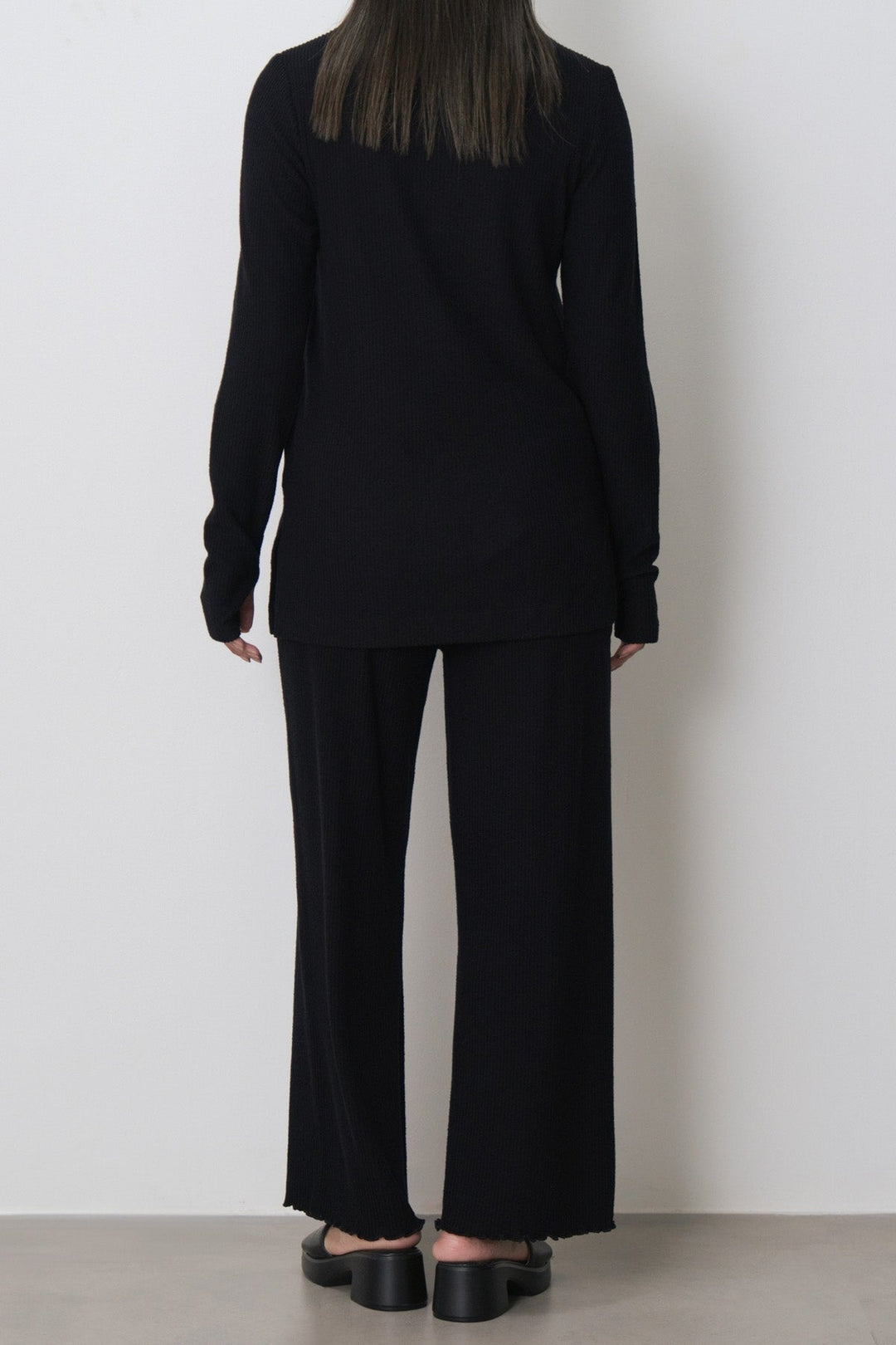 FLUTTER KNIT PANTS
