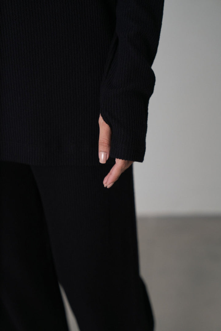 FLUTTER KNIT PANTS
