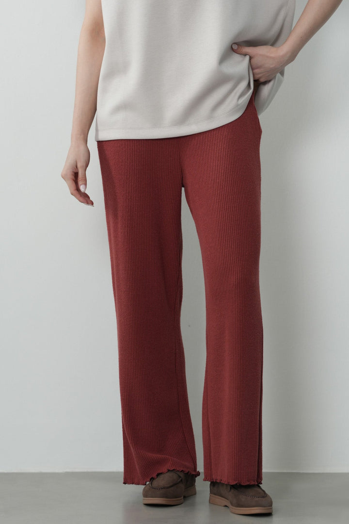 FLUTTER KNIT PANTS