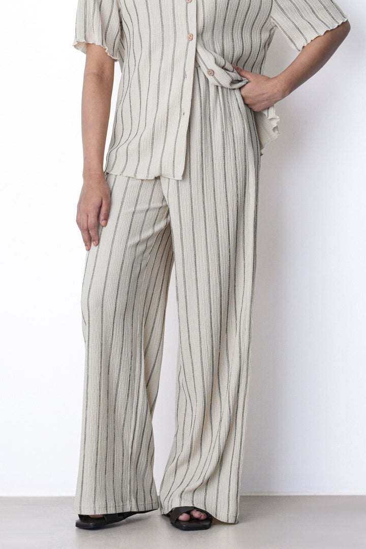 WHITE STRIPPED PANTS
