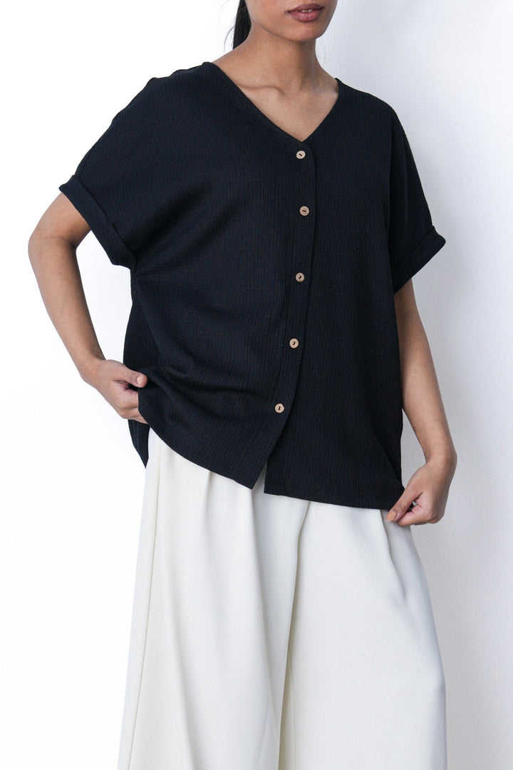 BLACK V-NECK KNIT BLOUSE