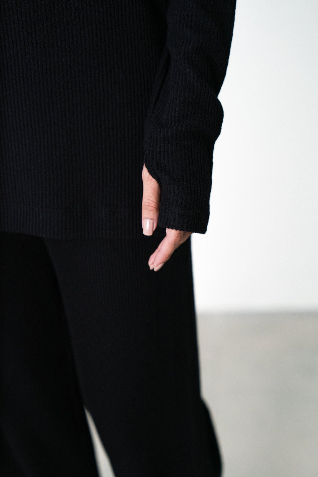 BLACK SOFT KNIT PULLOVER