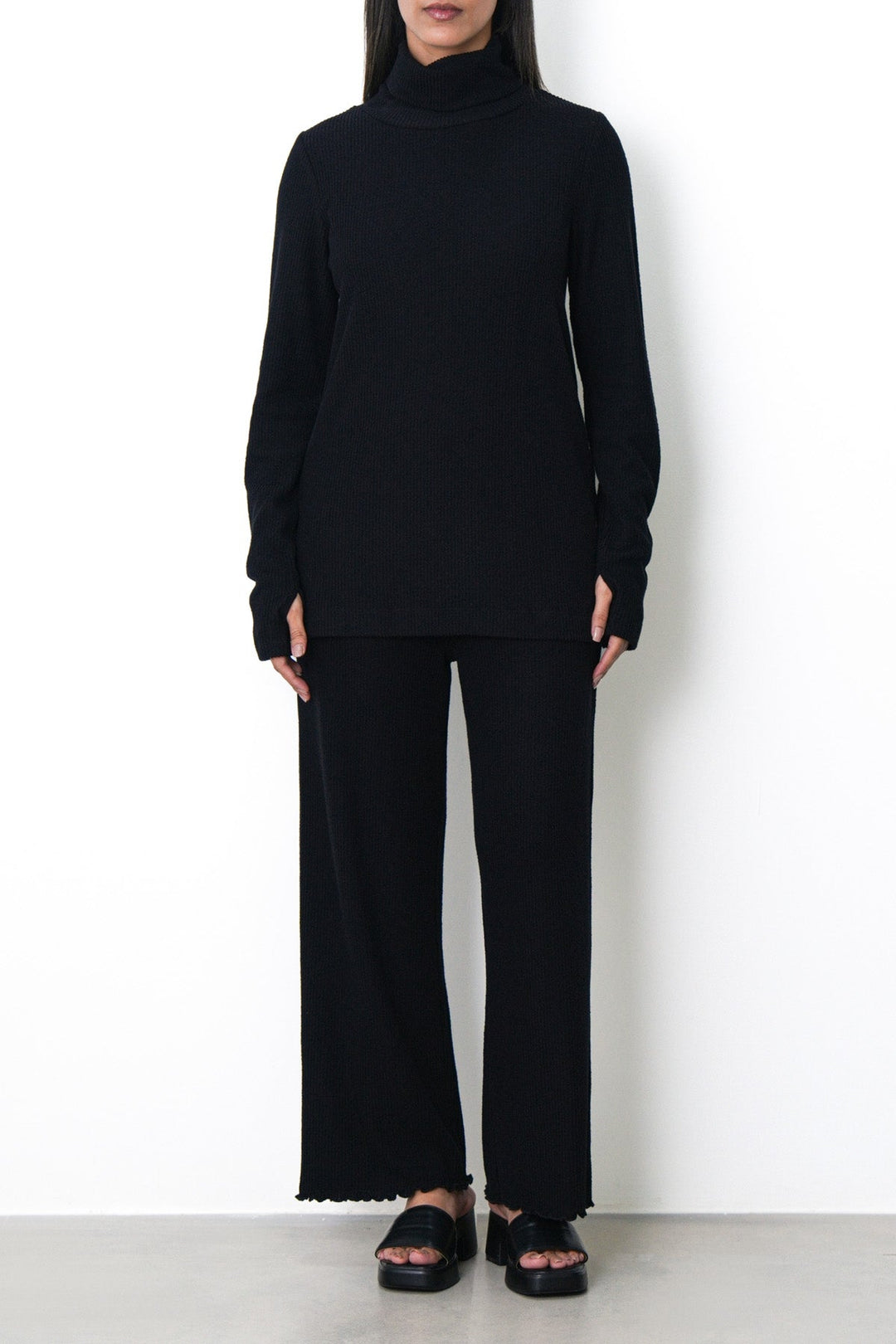 BLACK SOFT KNIT PULLOVER