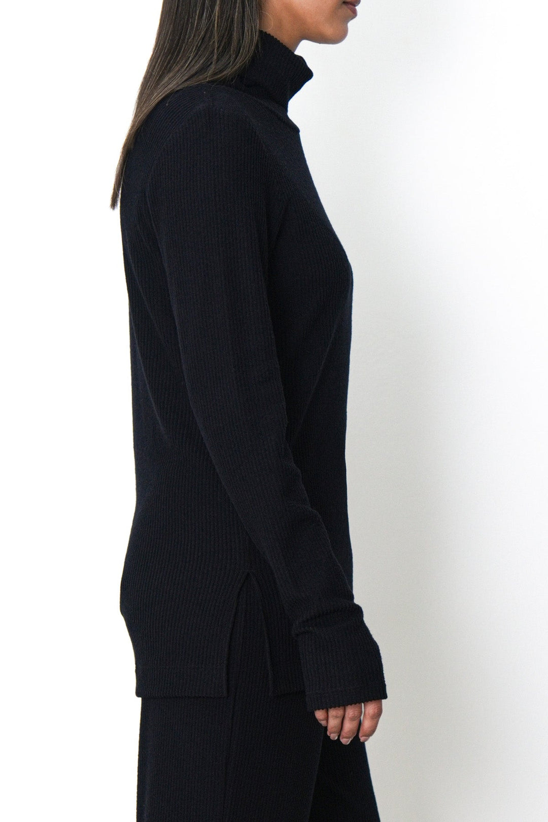 BLACK SOFT KNIT PULLOVER