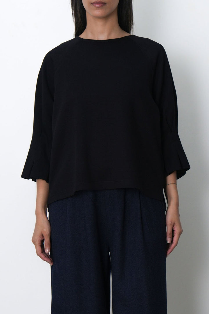 BLACK PLEATED CUFF TEE