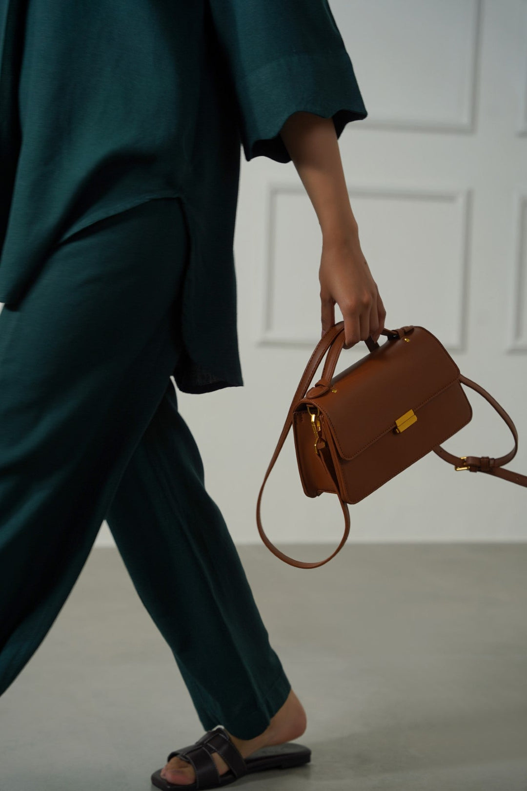 TAN CANBERRA CROSSBODY