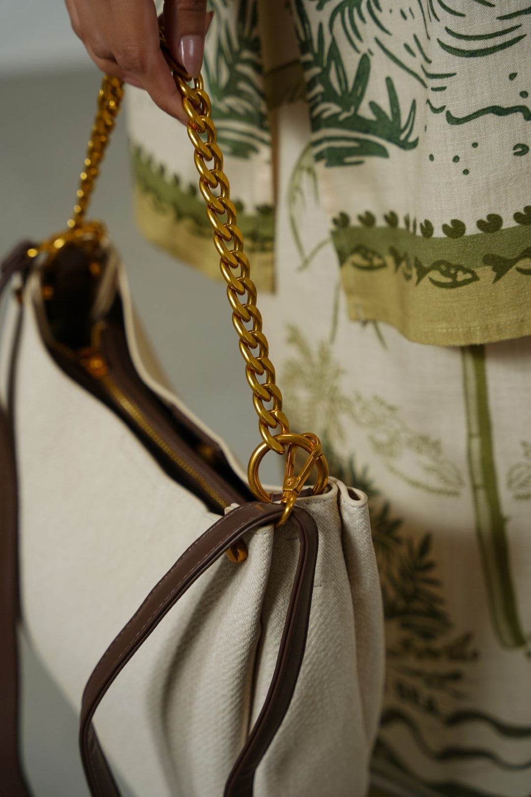 OFF WHITE MUSEUM CHAIN BAG
