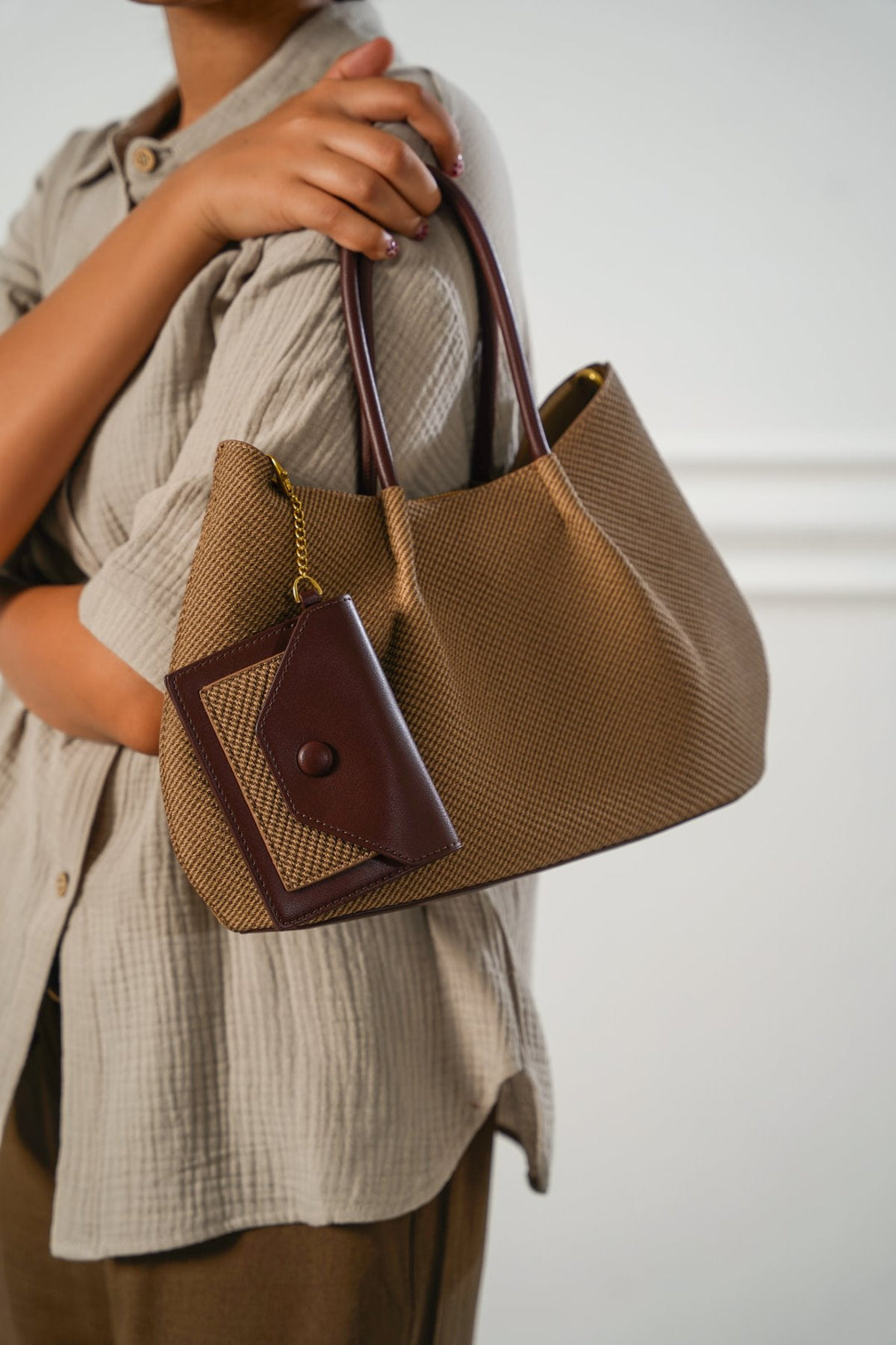 BEIGE KARAKOY TOP-HANDLE TOTE