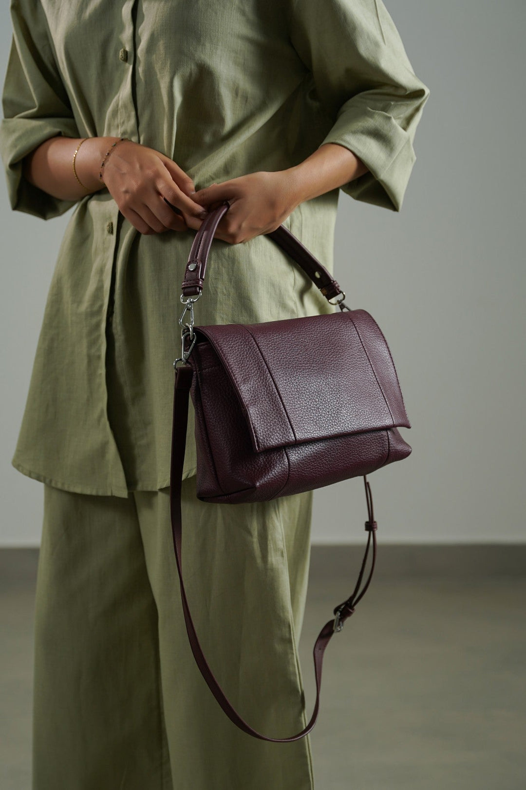 BURGUNDY MENORA CROSSBODY BAG