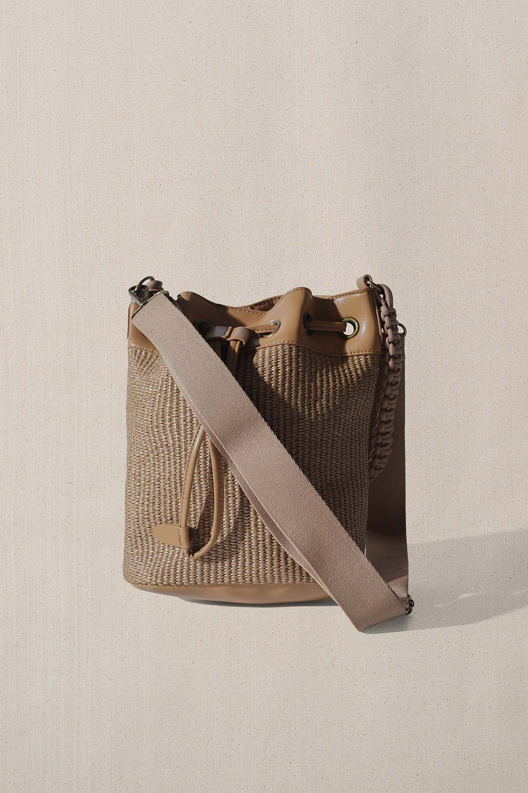 LIGHT BROWN THE CARAVAN BUCKET BAG