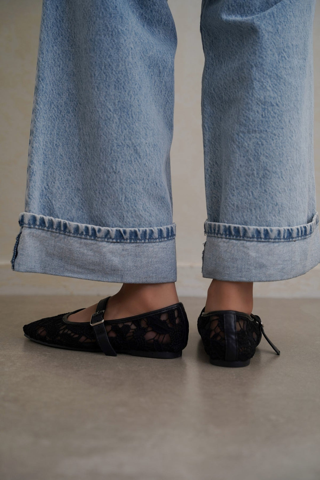 BLACK LACE MARY-JANES