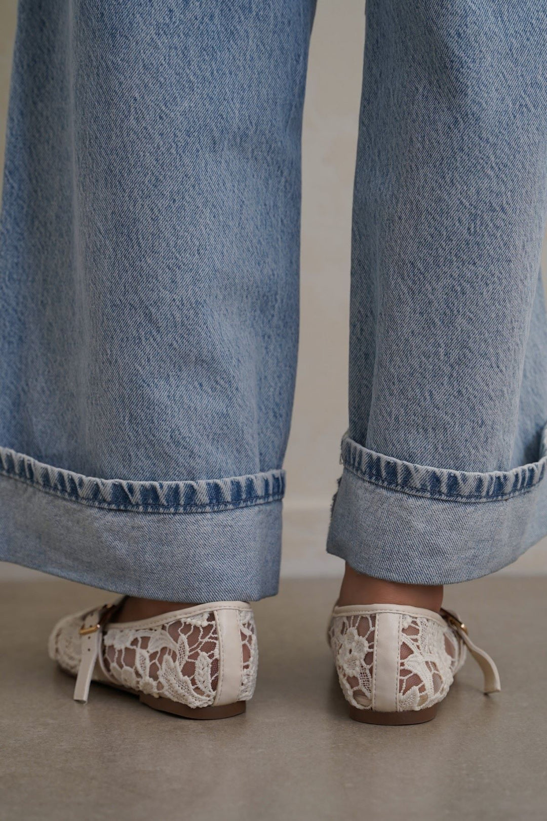 WHITE LACE MARY-JANES